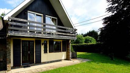 Gîte pour 8 personnes, avec balcon ainsi que vue sur le lac et jardin dans Sourbrodt