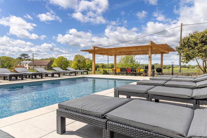 Location de vacances pour 15 personnes, avec jardin et sauna ainsi que piscine et jacuzzi à Saint-Jean-Brévelay - 4