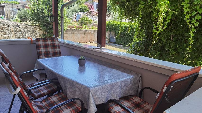Ferienwohnung für 4 Personen, mit Terrasse in Sveti Filip i Jakov