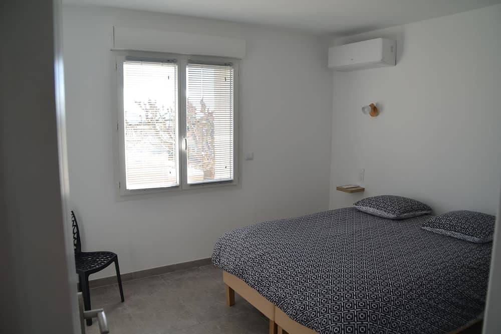 Entire apartment, Appartement Avec Vues sur les Hauts du Village de Rasteau Dans le Vaucluse in Rasteau, Vaucluse