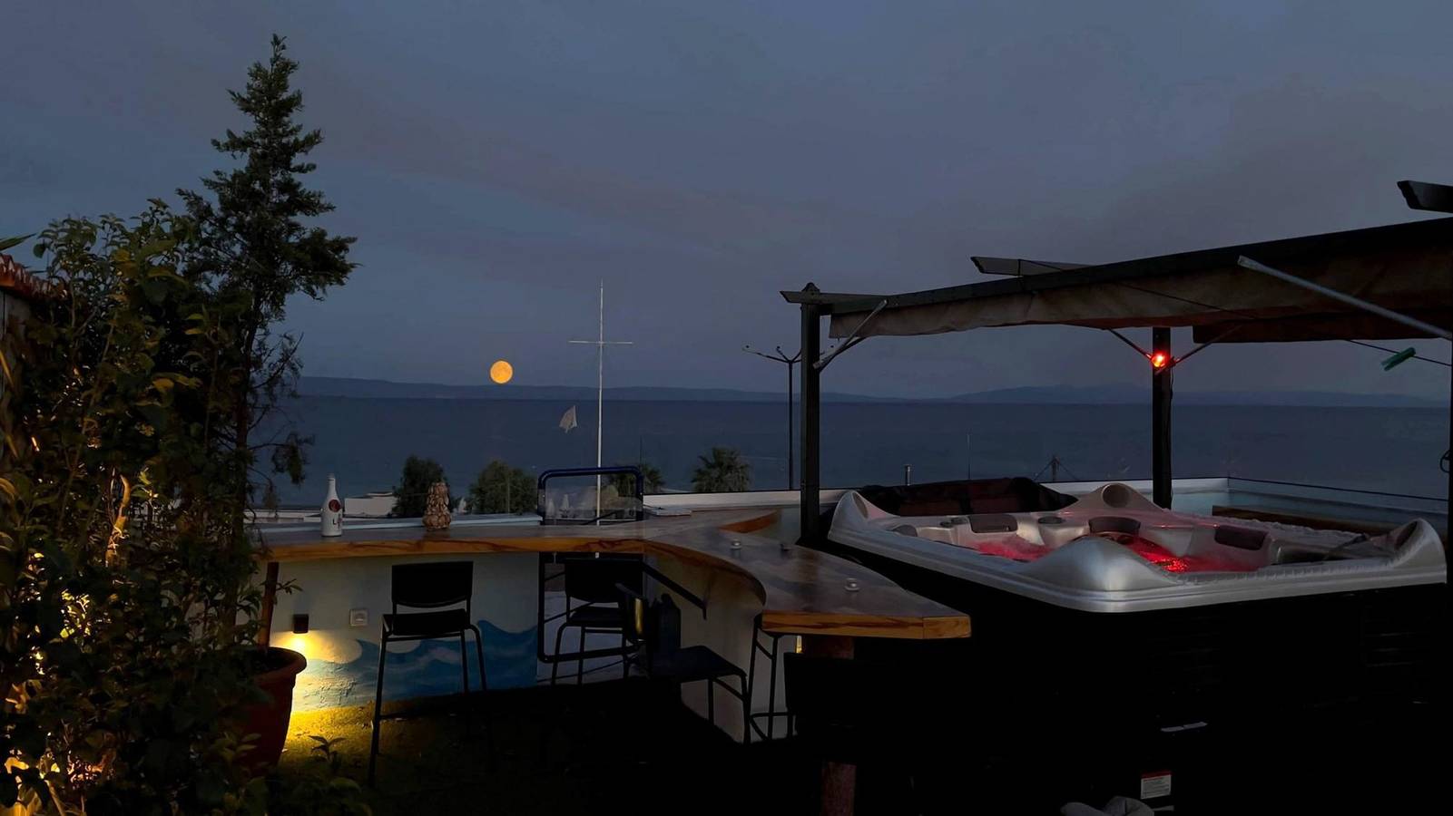 Gehele studio, Rooftop Loft with Hydromassage in Magnisia