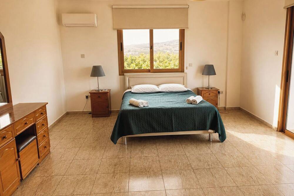 Luxury, Modern Villa with private pool & garden in Coral Bay area in Peyia, Zuid Cyprus