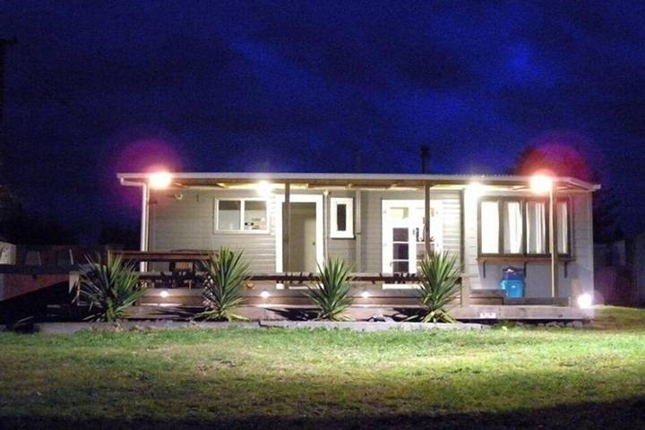 Holiday home for 6 people, with garden and hot tub as well as terrace in Taupo District