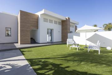 Villa for 6 Guests in Ragusa, Ragusa Province, Picture 1