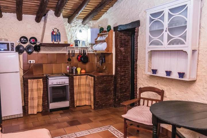 Casa rural para 2 personas, con terraza además de jardín y piscina, Se admiten mascotas en Sierra de Aracena y Picos de Aroche - 4