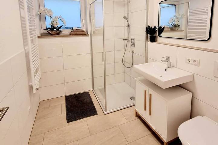 Ganze Wohnung, Moderne Souterrainwohnung im Münchner Landkreis in Bruck, Oberbayern