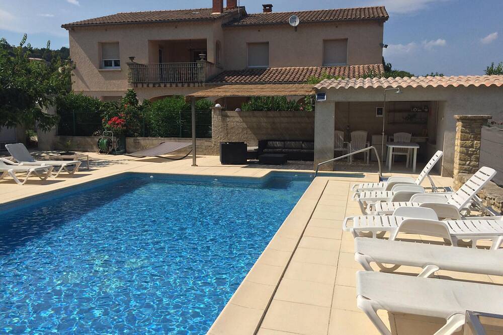 Apartamento entero, Turista amueblado 3 *** en Villa piscina cerca de Avignon in Sauveterre, Region de Nimes