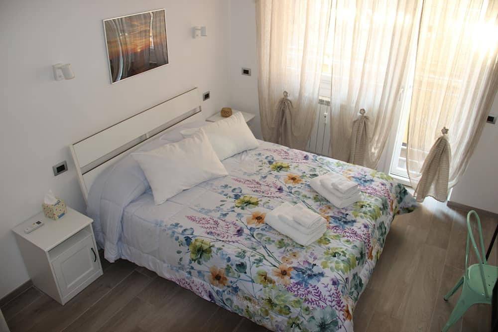 Ganze Wohnung, Ostia, apartment 50 mt from the beach, finished and quiet-sea view in Ostia, Rom