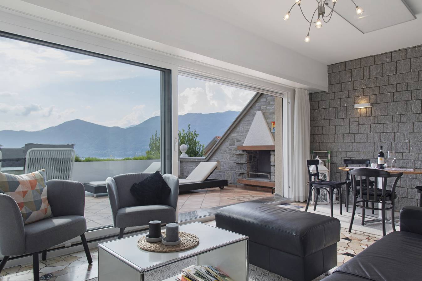 Ferienhaus 'Belvedere36' mit Seeblick, Garage und Klimaanlage in Bedero Valtravaglia, Brezzo di Bedero