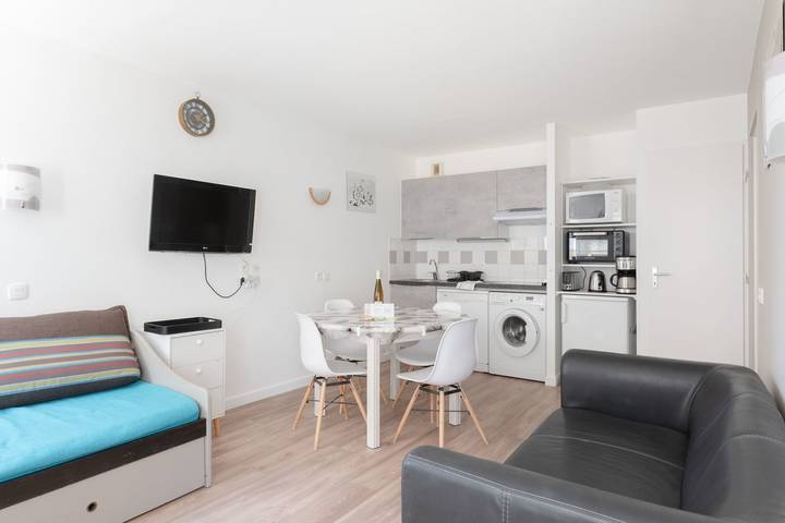 Gîte pour 3 personnes, avec terrasse ainsi que jardin et piscine, adapté aux familles dans Golf de Pornic - 3