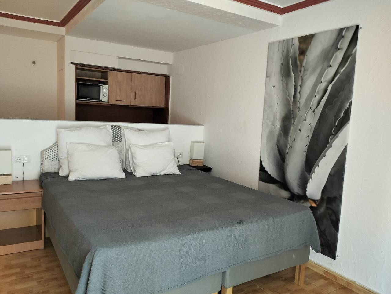 Apartment in A Hotel 'Unique Apartahotel 2-2' with Sea View, Wi-Fi and Air Conditioning in Torrevieja Centre, Torrevieja