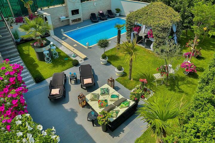 Ferienhaus für 12 Personen, mit Garten und Whirlpool in Split