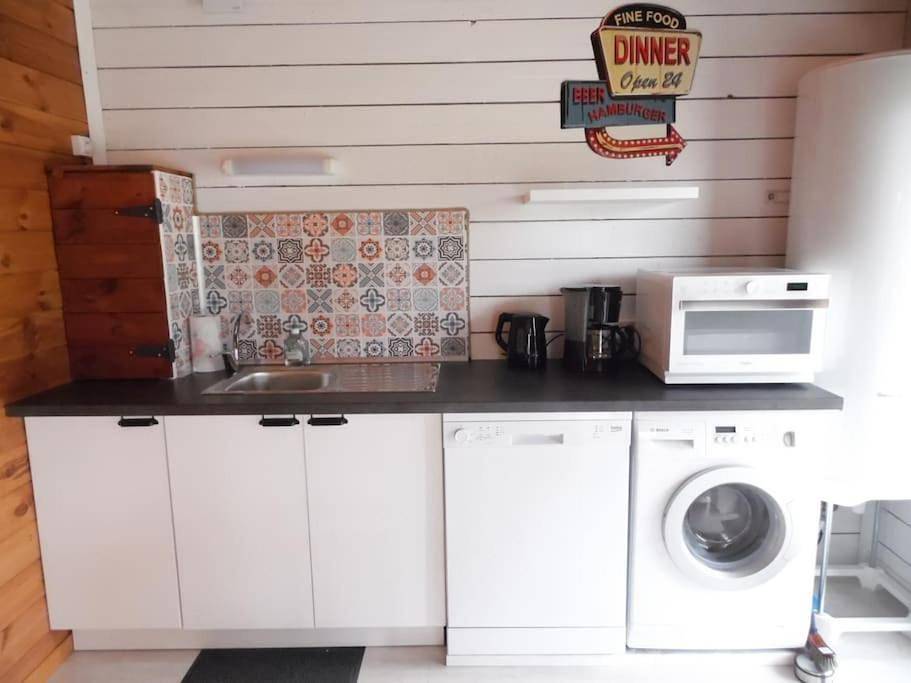Chalet cosy climatisé avec parking et Internet in Doué-la-Fontaine, Vallée de la Loire