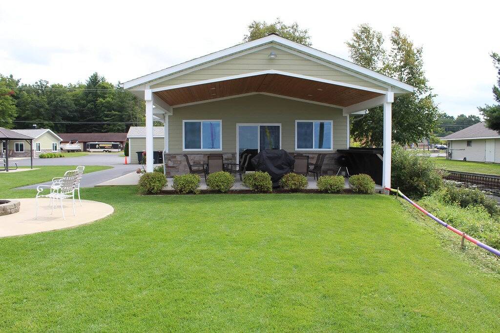 Jack's on the Bay, 5 Bedroom/2 Bath in Prudenville, Roscommon County