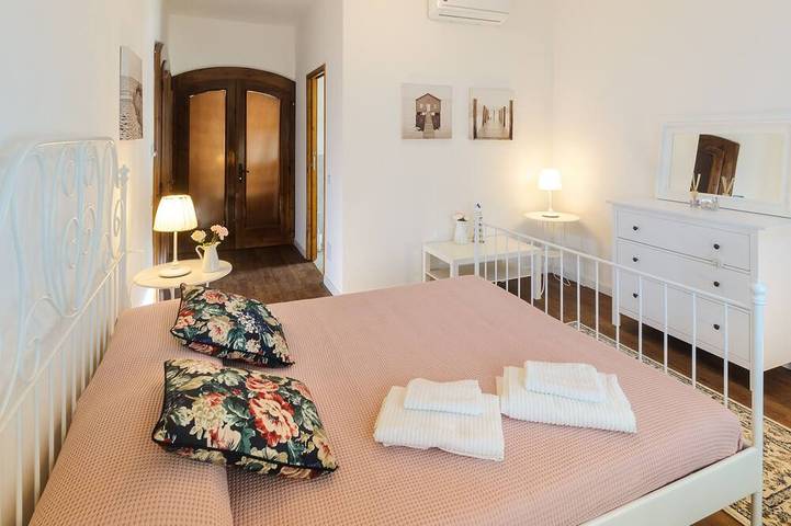 Villa Mery, Holiday house in the hills of the Rimini Riviera, with private pool in Mondaino, Rimini Province