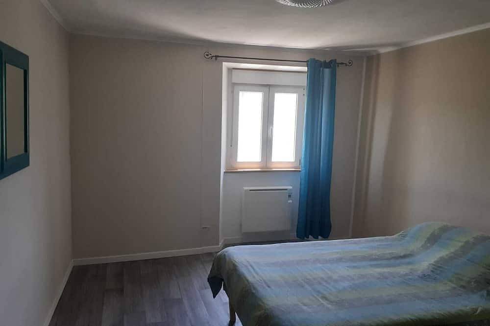 Jolie maison en pierre de campagne au calme,à 450m alt,cour privée, 3ch, bureau. in Albières, Parc naturel régional Corbières-Fenouillèdes