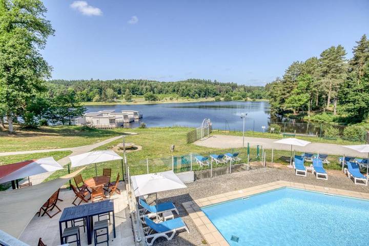 Parc de vacances pour 5 personnes, avec Terrasse et Jardin ainsi que Bassin pour enfant et Piscine