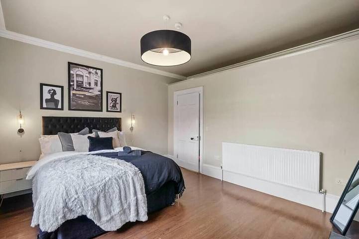 Entire apartment, Luxury Yorkshire Apartment 4 - Parking in Wakefield, West Yorkshire