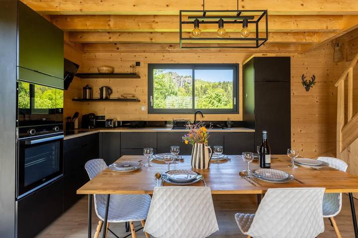 Gîte pour 8 personnes, avec jardin à Murol - 4