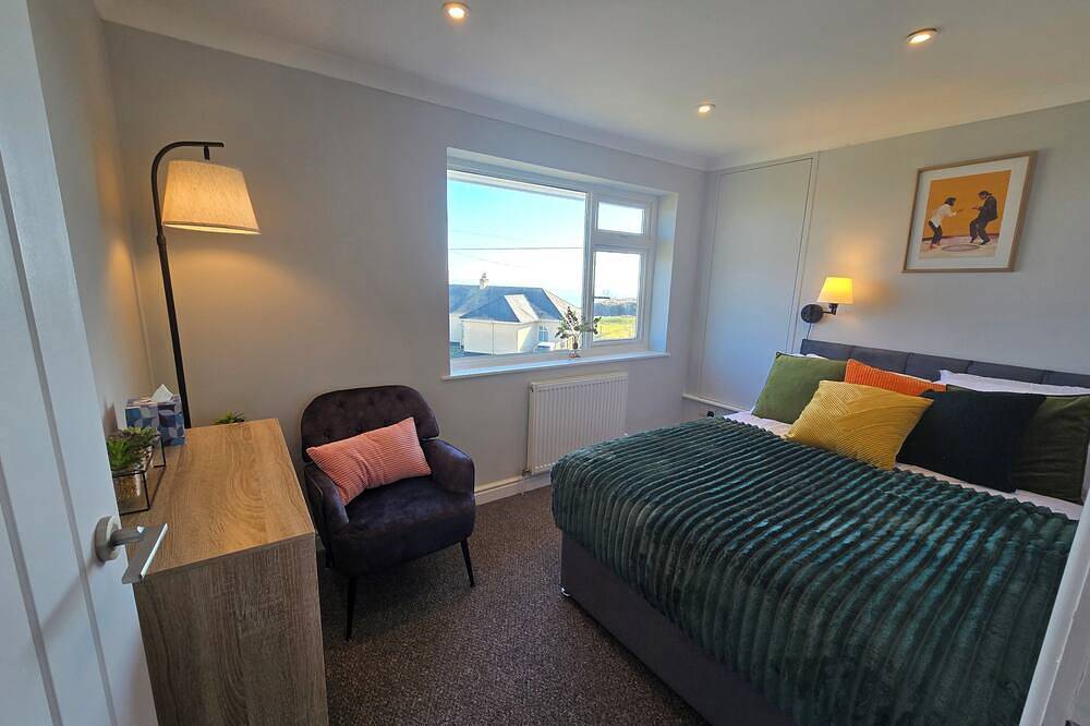Luxury Sea View Retreat with Hot Tub – Sleeps 8 in Dover, Kent