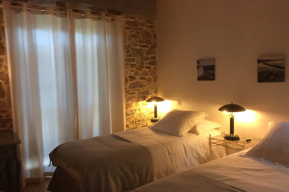 Gîte Maison Cauhepé  4****  pour 4 personnes,  à 2 kms d'un village classé in Bidache, Région de Bayonne