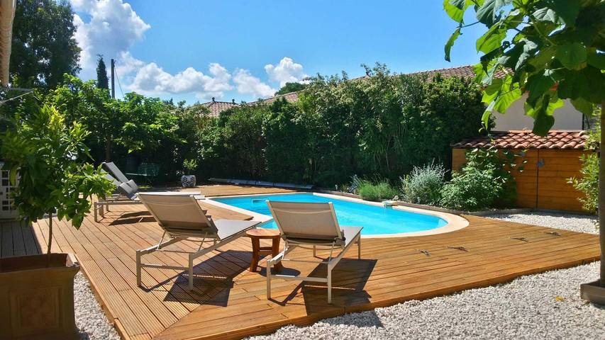 Gîte pour 8 personnes, avec jardin ainsi que terrasse et piscine, animaux acceptés à Canet (Hérault)