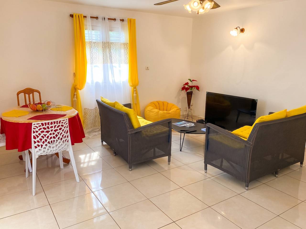 Casa encantadora en Baie-Mahault con jardín cercado in Baie-Mahault, Guadalupe
