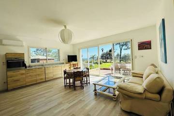 Gîte pour 2 personnes, avec terrasse dans Plage de la Marana