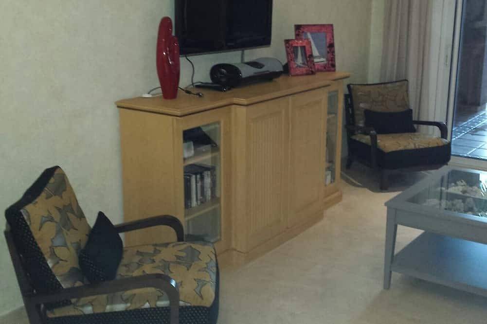 Entire apartment, El Nautico Suites Luxurious Apartment,  - Free Wifi - in Apartment. in Las Adelfas, San Miguel de Abona