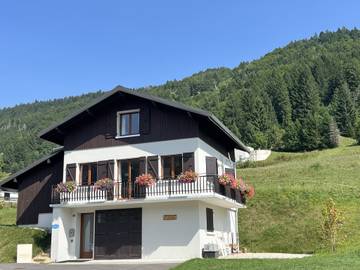 Maison de campagne pour 10 personnes, avec jardin et terrasse à Lélex