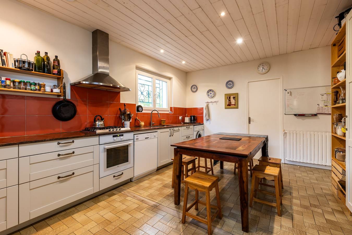 Chambres d’hôtes du Prieur with Shared Terrace, Garden, and Wi-Fi in Léognan, Bordeaux region