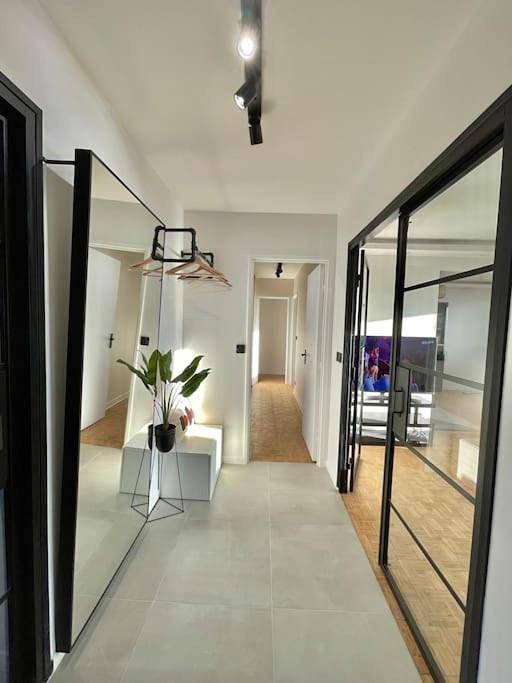 Location de vacances pour 8 personnes, avec Balcon ainsi que Terrasse et Vue à Neuilly-sur-Marne