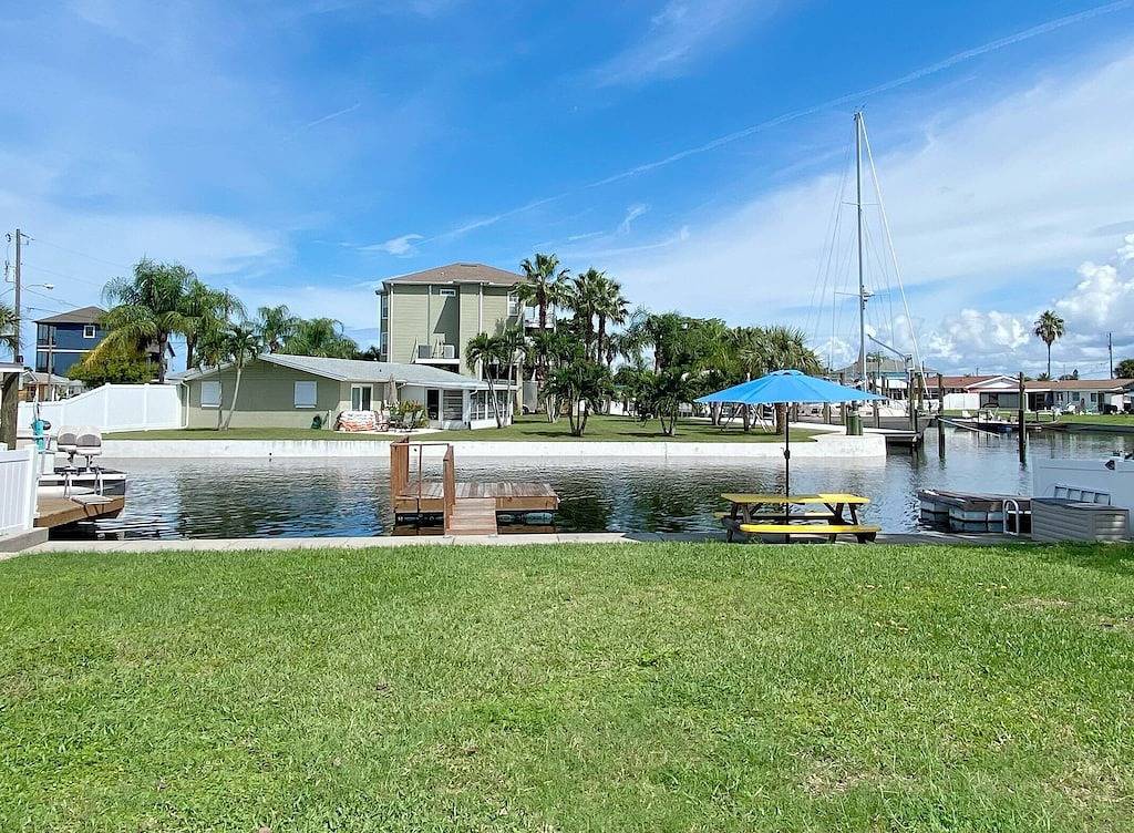 Water Front Home on Canal; Access to the Gulf of Mexico. in Hudson, Pasco County