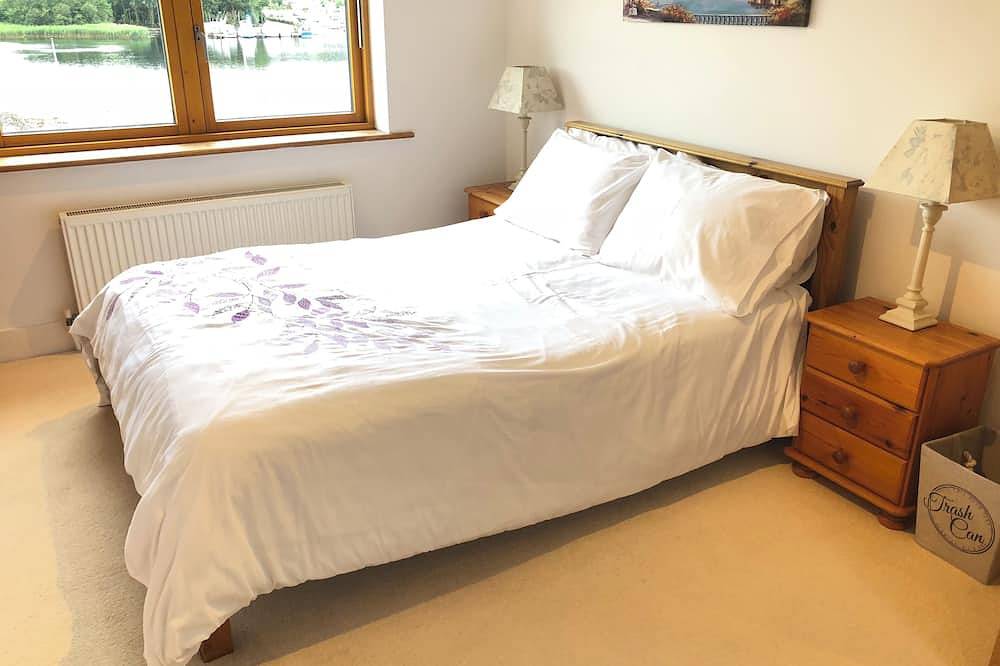 Mietshaus für Familienurlaube am Ufer in Kallilie/ballina, Counta Clare in Nenagh, Lough Derg