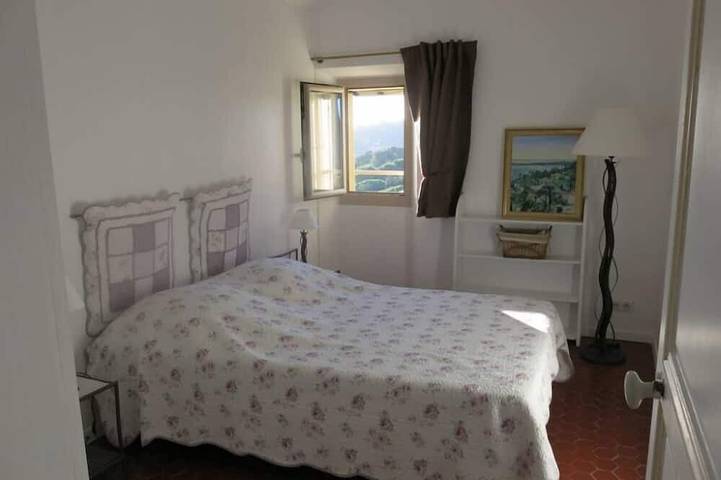 Ganze Wohnung, Ferienwohnung - Hyères in La Madrague, Hyeres