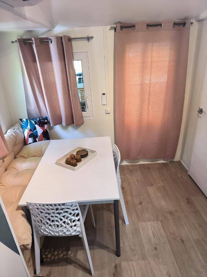 Parc de vacances pour 4 personnes, avec piscine ainsi que jardin et terrasse, animaux acceptés à Mialet - 2