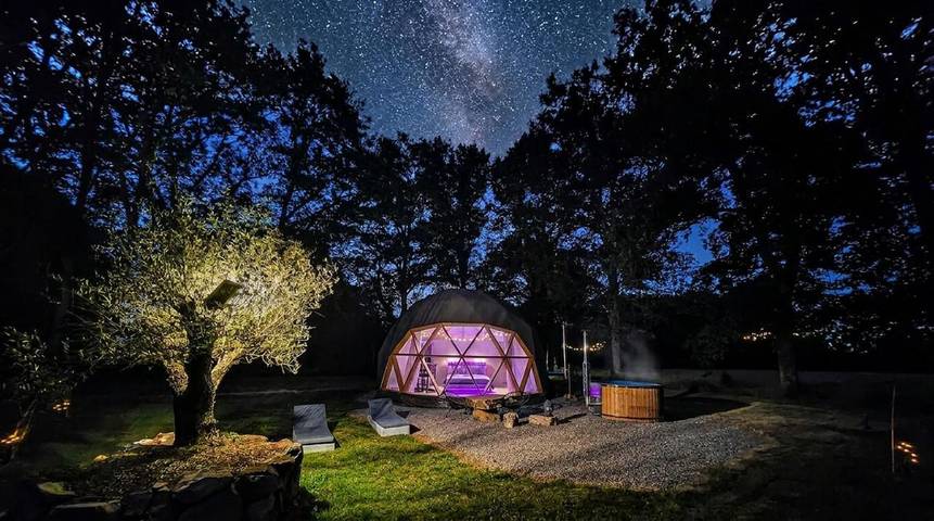 Tente pour 2 personnes, avec Jacuzzi et Terrasse ainsi que Jardin et Vue
