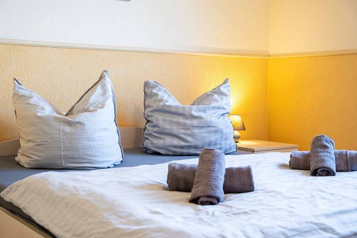 Ganze Wohnung, Ferienwohnung Habichtssicht - Ferienhaus Am Boddenufer in Buschvitz, Bergen auf Rügen und Umgebung