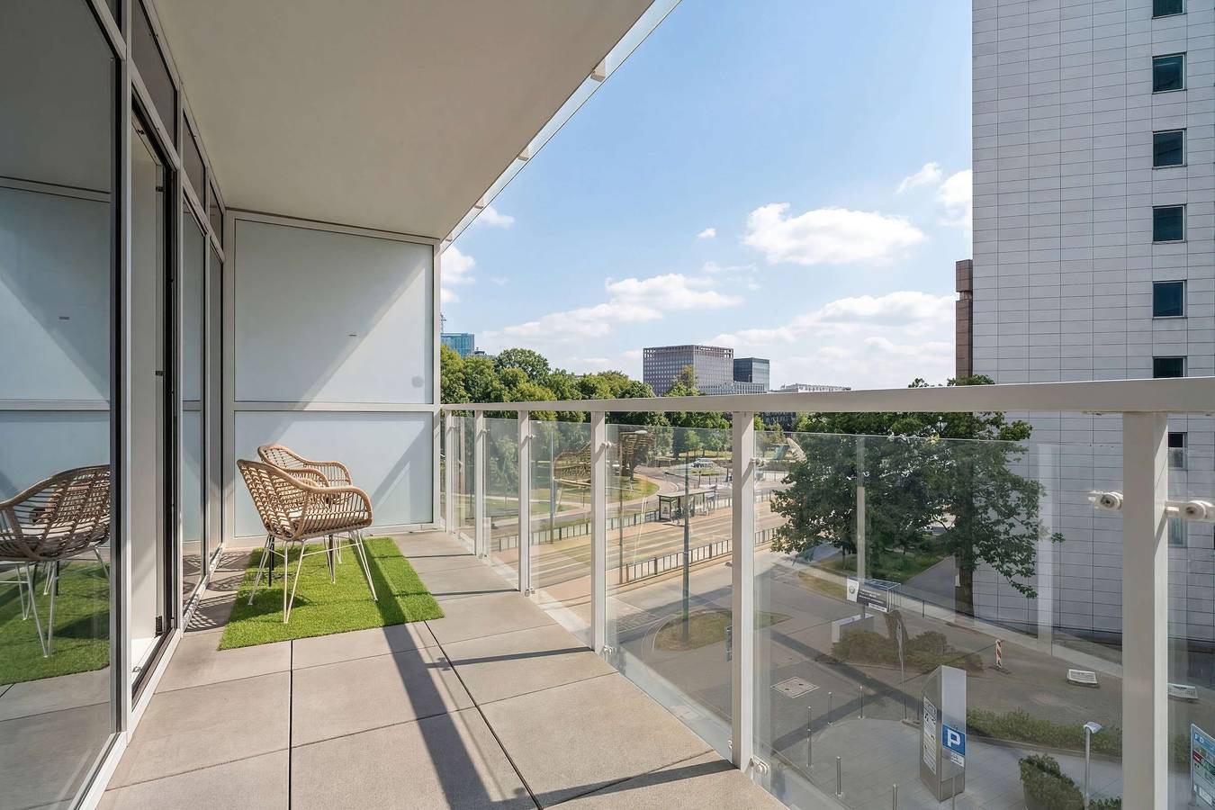 Entire apartment, Stylish Apartment in the Center | Balcony | Parking | Close to the Station in Poznan, Greater Poland