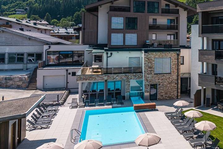 Bauernhof für 6 Personen, mit Pool und Whirlpool sowie Balkon, mit Haustier in Zell am See