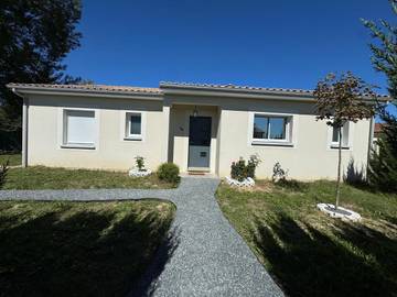 Gîte pour 5 personnes, avec vue et jardin à Gauriaguet
