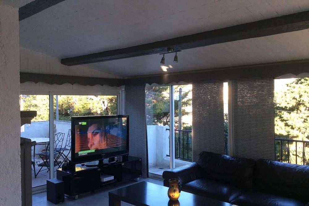 Rustig huis met zwembad in de heuvels boven Cannes in Le Cannet, Cannes regio