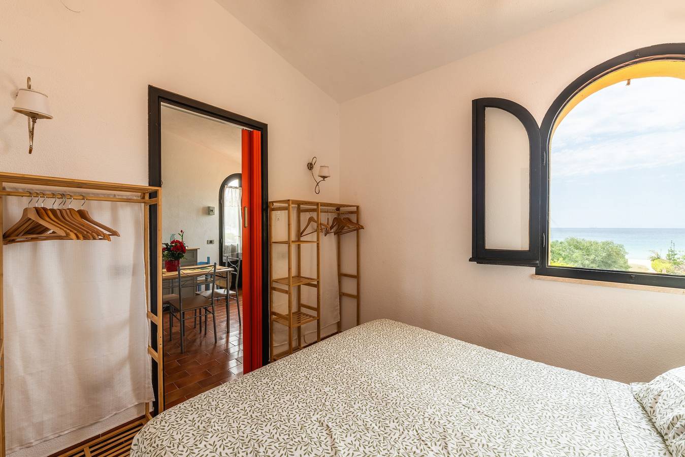 Villa Terri – Direct aan het strand van Solanas, uitzicht op zee, foto 10