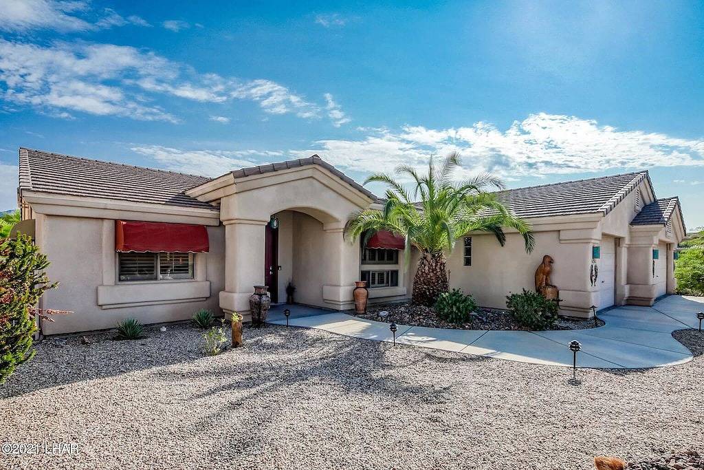 Luxurious 3 bedroom home with pool, spa, game room in Lake Havasu City, Mohave County