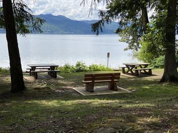 Vacation Rental for 6 Guests in Shuswap Lake, Columbia-Shuswap Regional District, Picture 3