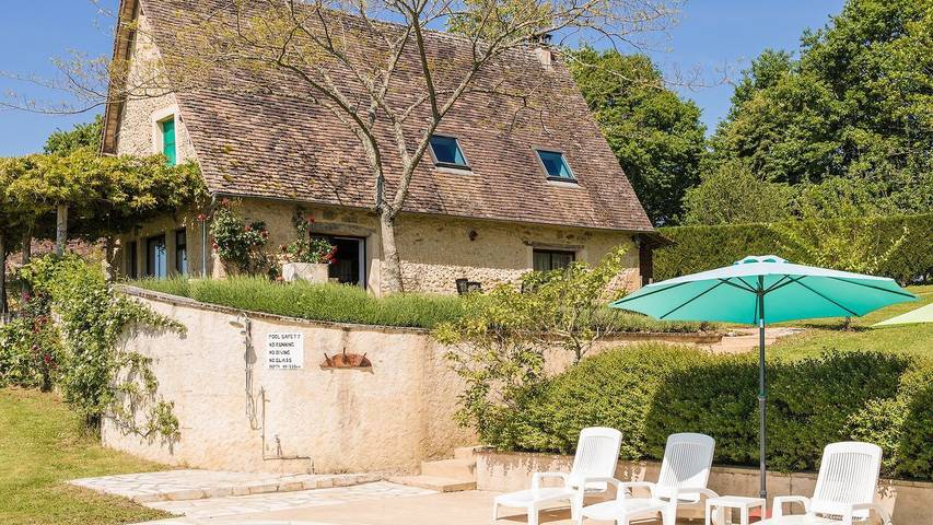 Maison de vacances pour 10 personnes, avec jardin ainsi que piscine et terrasse à Thenon