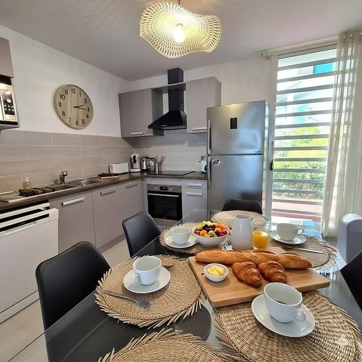 Gîte pour 7 personnes, avec terrasse et vue dans Plage de Saint-Leu - 2