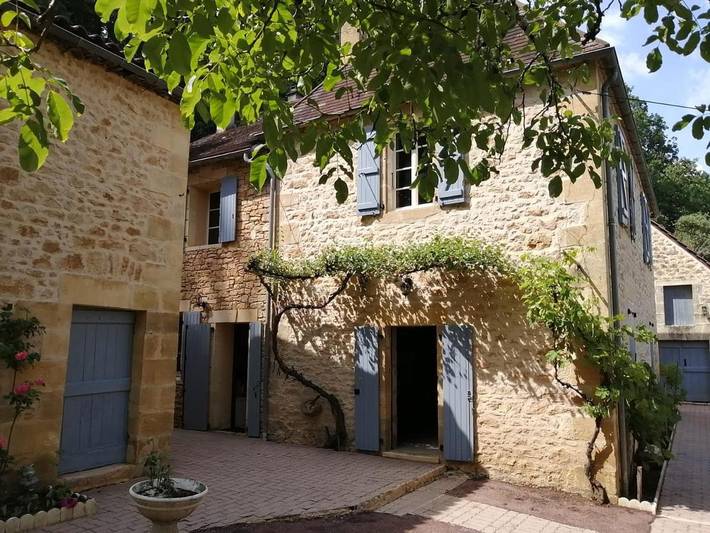 Location de vacances pour 9 personnes, avec vue et jardin à Vitrac