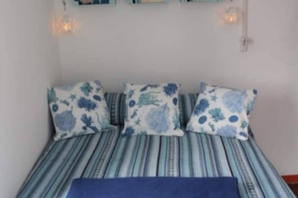 Entire apartment, Lovely Rustic by the Sea in Riomaggiore, Riomaggiore Municipality