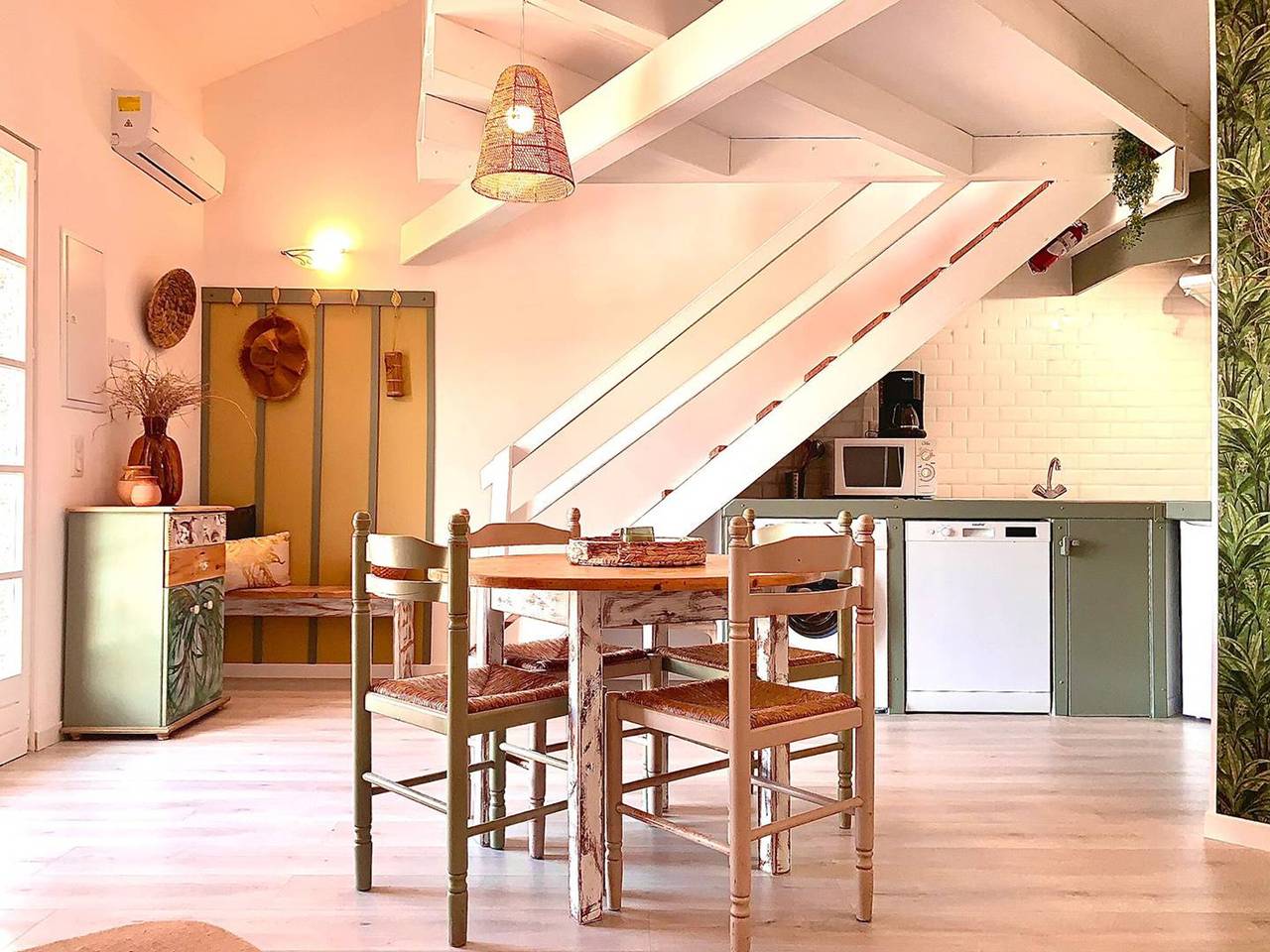 Mini-villa rénovée en front de mer, 2-4 pers, climatisée, accès direct plage, jardin ombragé, sport à proximité in Sari-Solenzara, Sartène und Umgebung